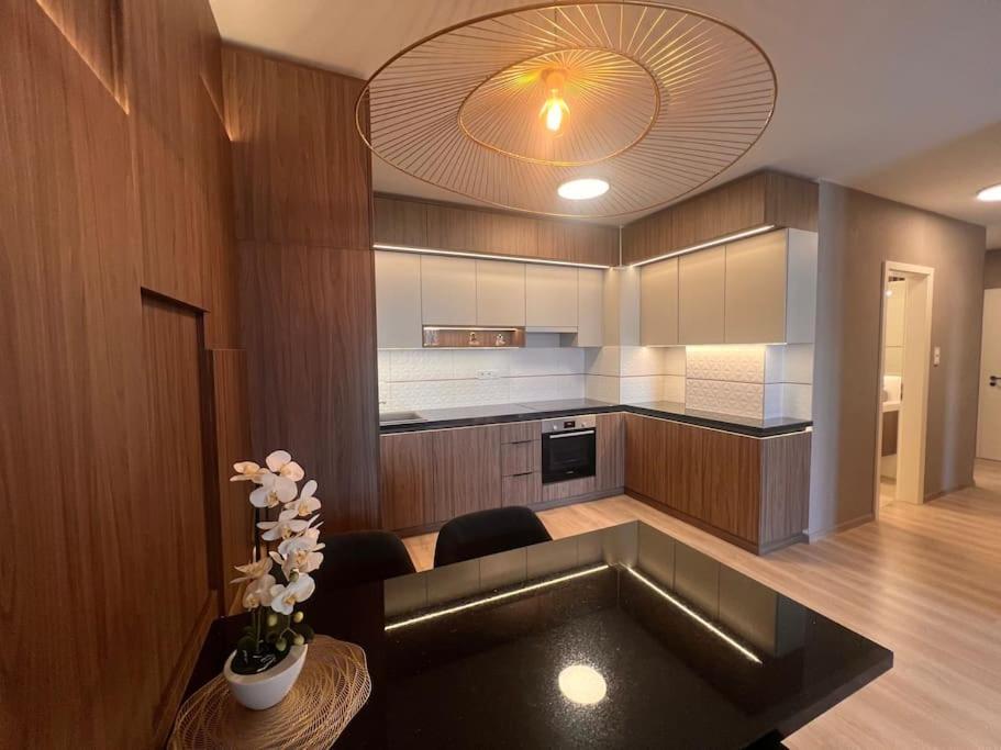 Karzo Property Lk 206 Будапеща Екстериор снимка